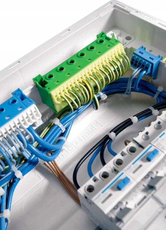 obudowa-rozdzielcza-hager-volta-36-modulow-ip30.jpg